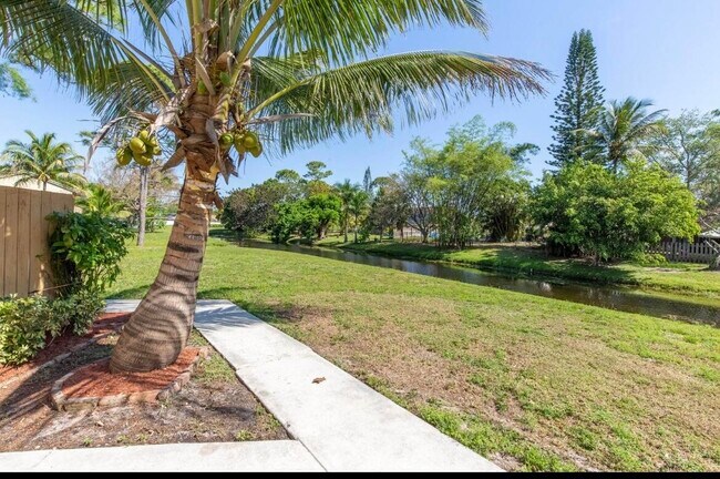 Foto del edificio - 13765 Bottlebrush Ct