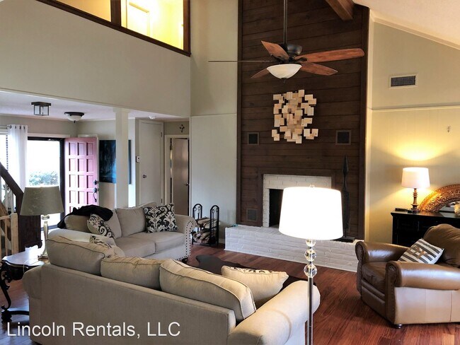 Foto del edificio - 4 br, 3.5 bath House - 1002 Chase Lane