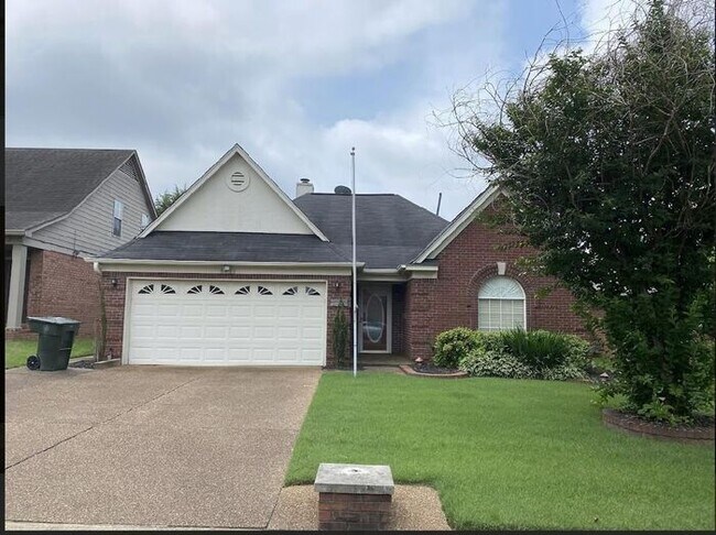 Building Photo - Newly Renovated! Available for immediate m...