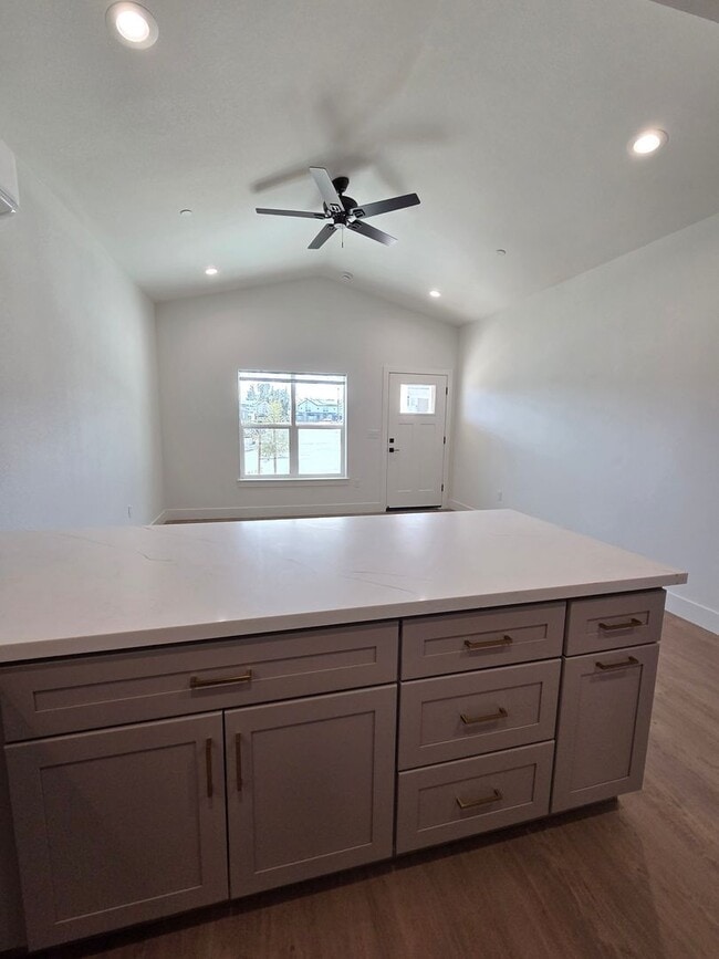 Building Photo - Brand New Build on Old Alturas - ALL Electric with City of Redding Solar!