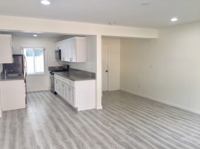 ¡Plano de planta abierto - 8110 Camino del Sol