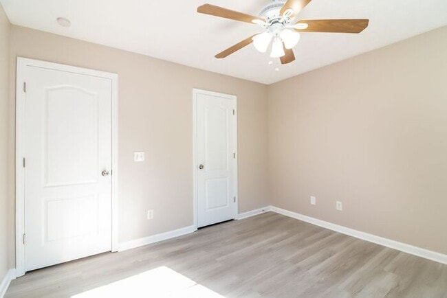 Building Photo - Newly Renovated! Available for immediate m...