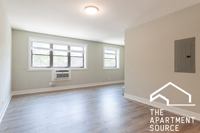 Building Photo - 529 W Surf St