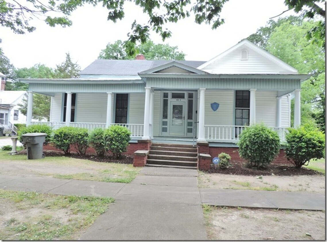 Foto principal - 404 Vance St NE