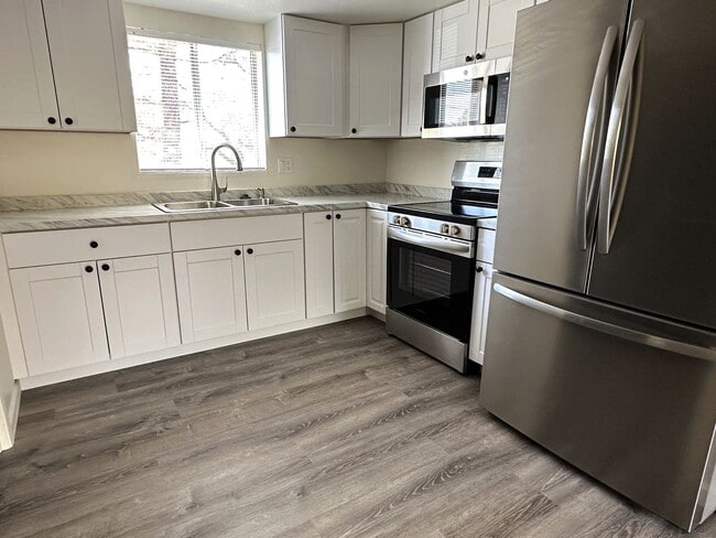 Building Photo - APARTMENT - UPTOWN SEDONA