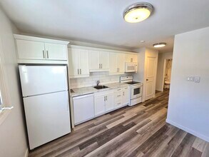 Building Photo - 355 Prince St