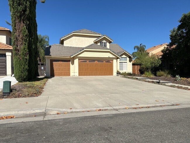 Building Photo - 4-Bedroom 2.5 Bath Home With Brand New Flo...