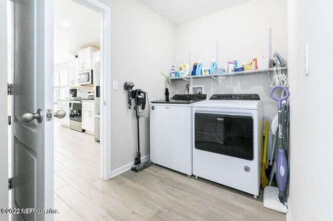Foto del edificio - 15935 Great Lakes Cir