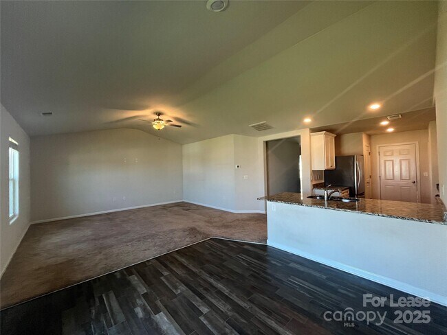 Foto del edificio - 1228 Phifer Rd