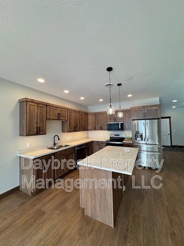 Foto del edificio - 628 Tree Farm Ln