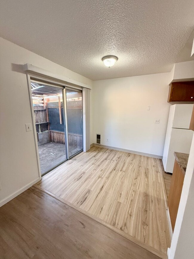 Building Photo - 2BR/1BA Fourplex Near Clark College