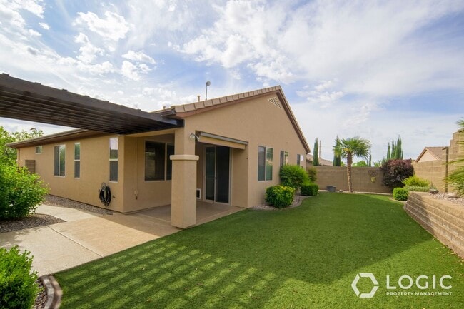 Foto del edificio - 2445 E White Horse Dr