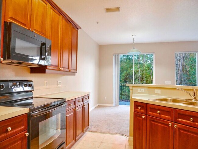 Foto del edificio - 590 Pinebranch Cir