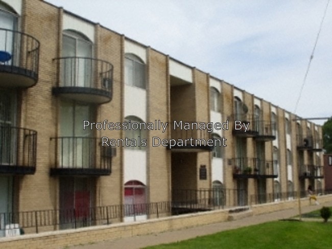 Building Photo - 16600 Greenfield Rd