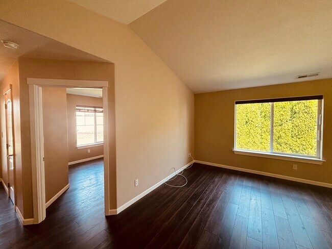 Building Photo - 935 Bosley Dr