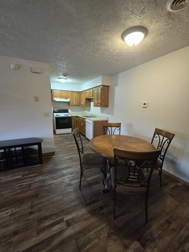 Foto del edificio - 115 Holly Dr