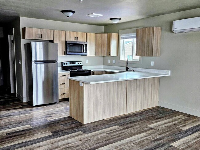 Building Photo - Freedom Acres 8-plex