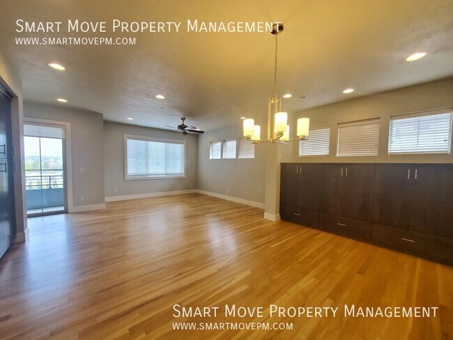 Foto del edificio - 3256 E Thoroughbred Ln