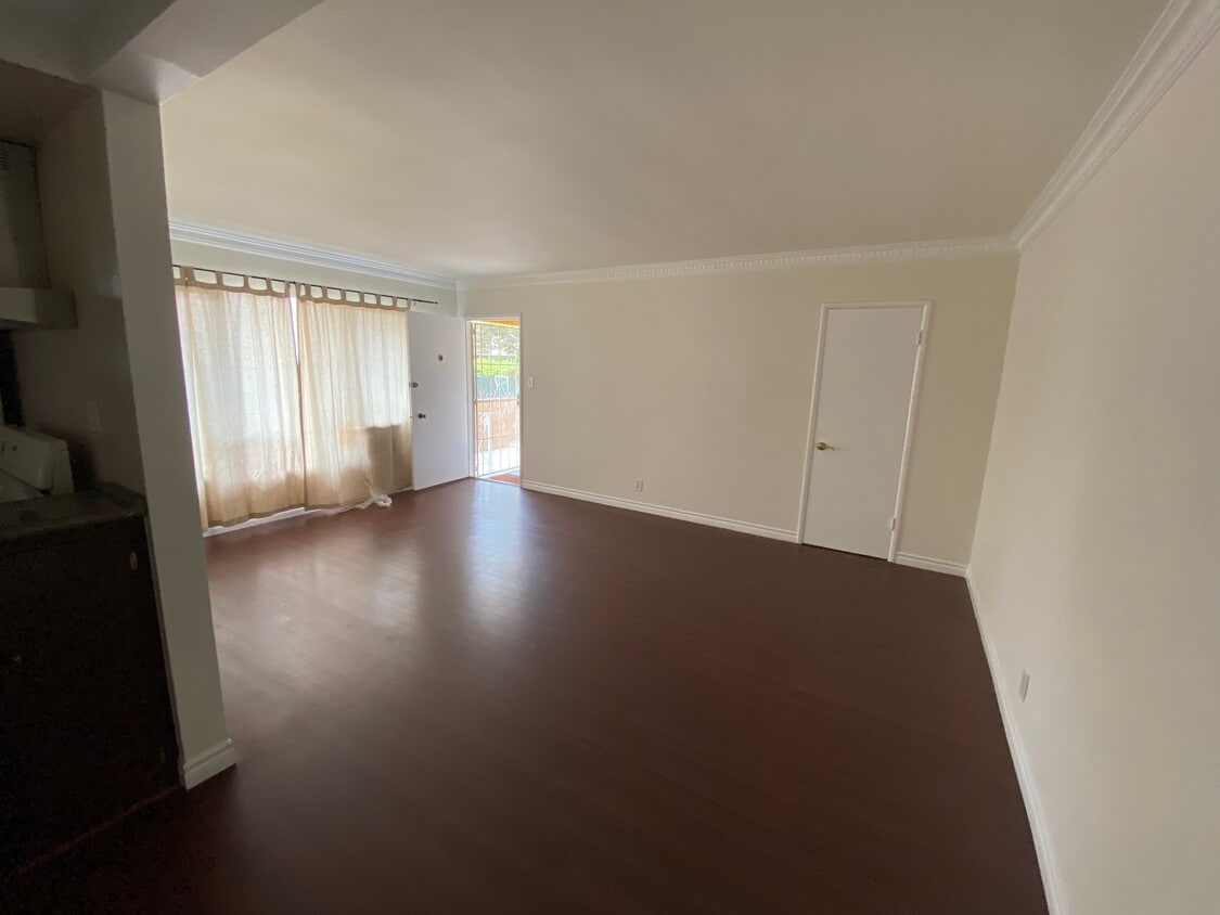 Building Photo - 336 S Rexford Dr