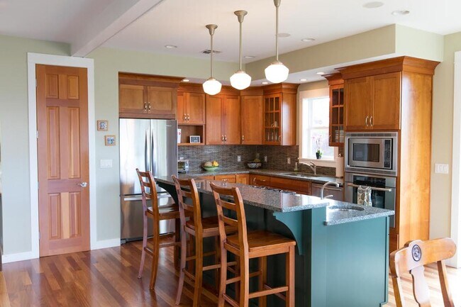 Building Photo - 737 Cherryview Ln