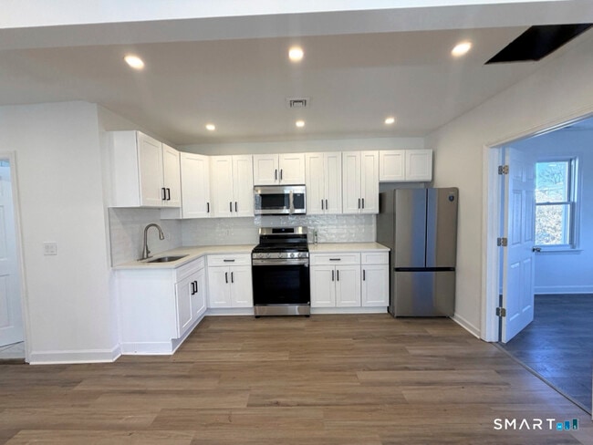 Building Photo - 30 Dora St