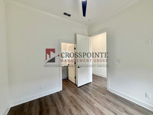 Foto del edificio - Tour Today! Stunning 3 Bedroom, 3.5 Bath Townhome!