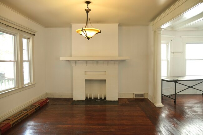 Living Room - 40 Manchester Pl