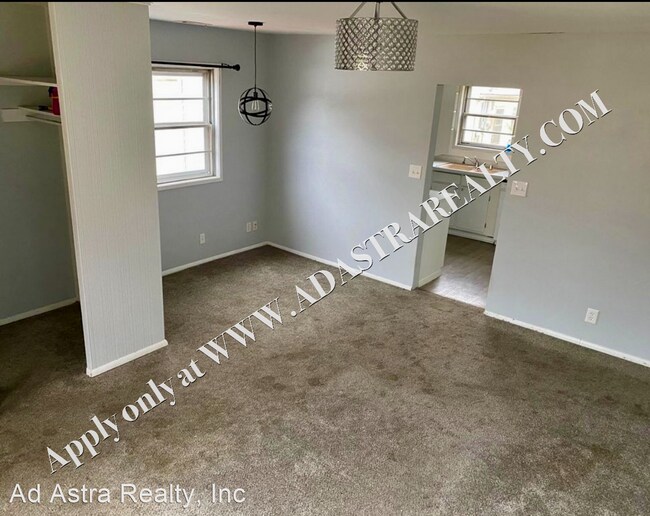 Building Photo - 3 br, 1 bath House - 800 Crestline Dr.,