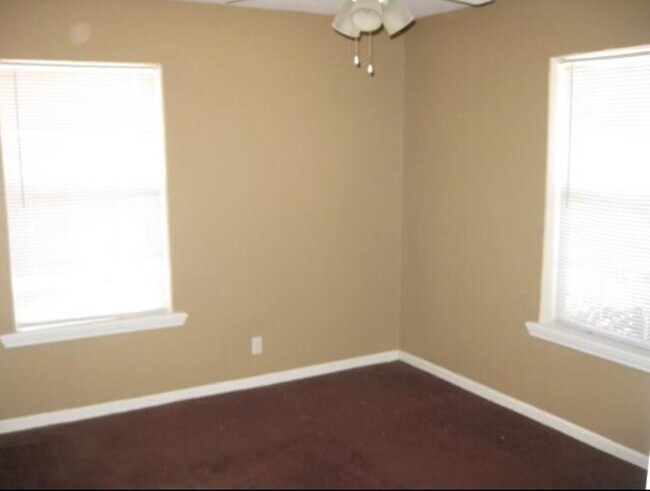 Foto del edificio - 1319 Bernard St