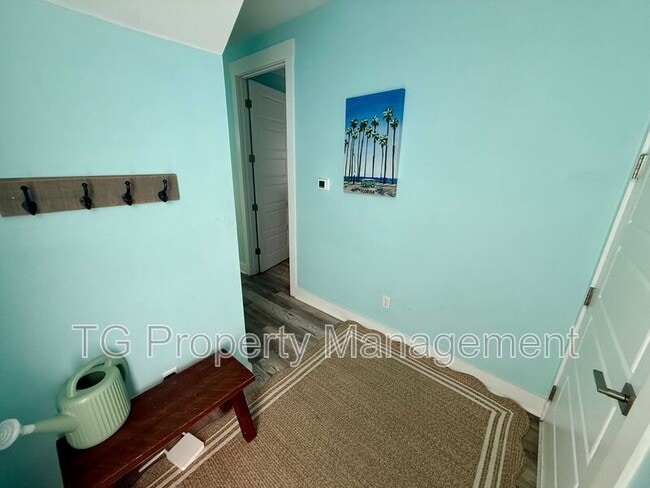 Building Photo - 514 2nd St S