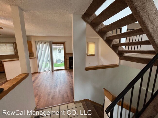 Building Photo - 2 br, 1.5 bath House - 7416 Alameda CT.