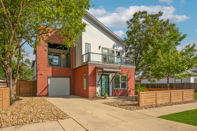 Photo - 1417 E Crockett St House