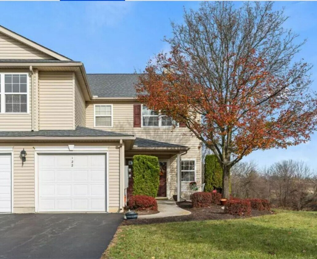 Foto principal - First Month Rent Free! - 3 Bedroom Home in...