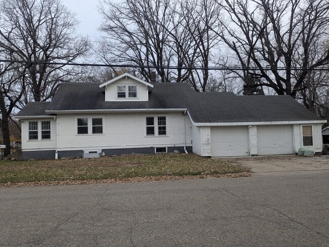 Building Photo - 1102 Kenwood St