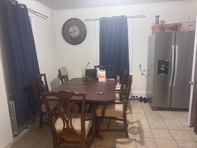 Building Photo - 72 Jerusalem Ave