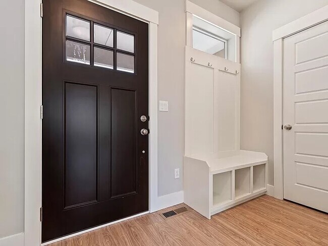 Building Photo - 41 E Ranch Dr