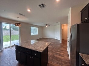 Building Photo - 1296 Sparrow Dr