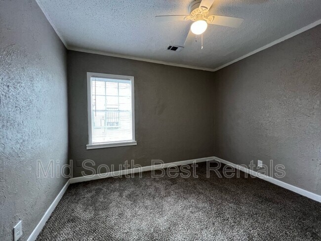 Building Photo - 1361 Lambert St