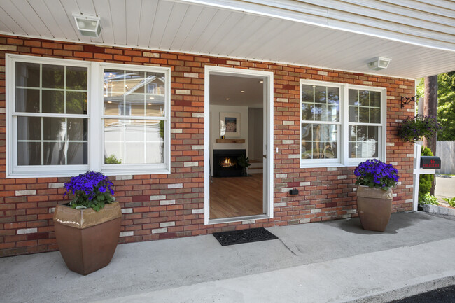 Building Photo - 45 Cos Cob Ave