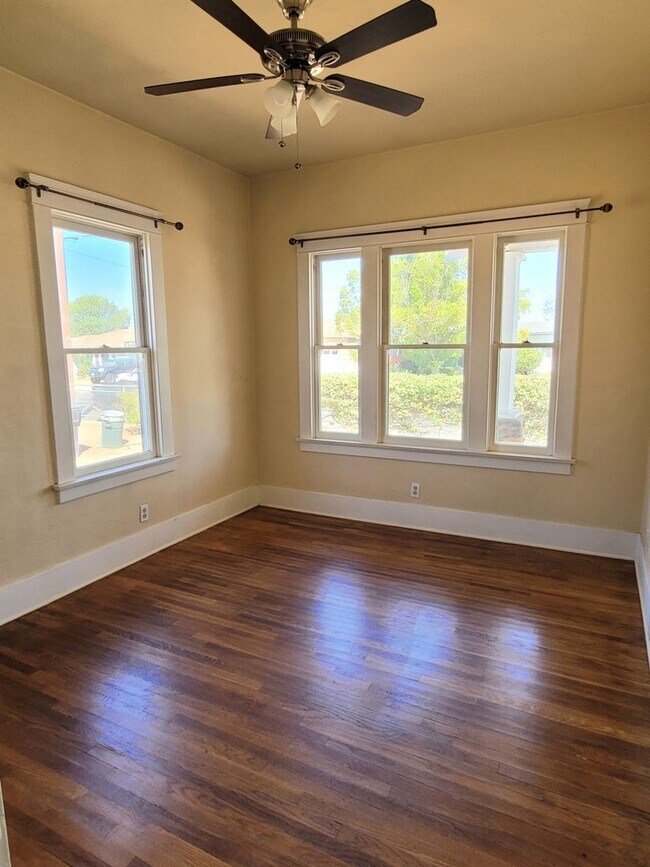 Foto del edificio - Craftsman home 2bed 1 bath, garage on a la...