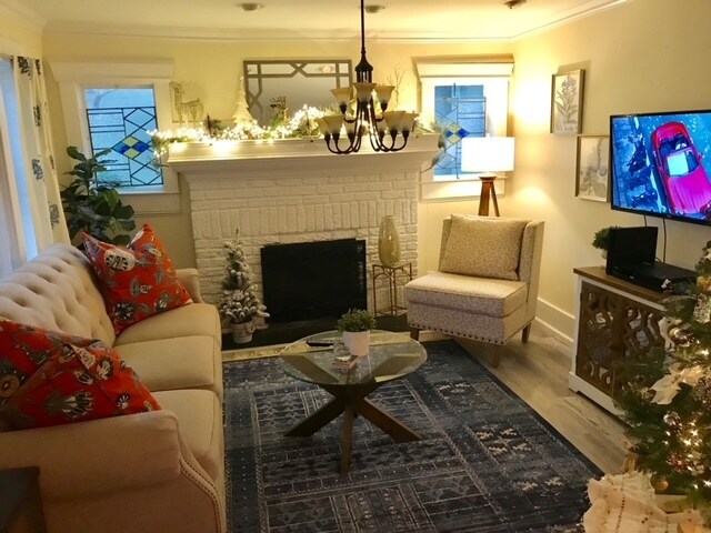 Living Room - 707 S Bungalow Ter