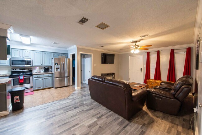 Foto del edificio - 2200 Romine Rd