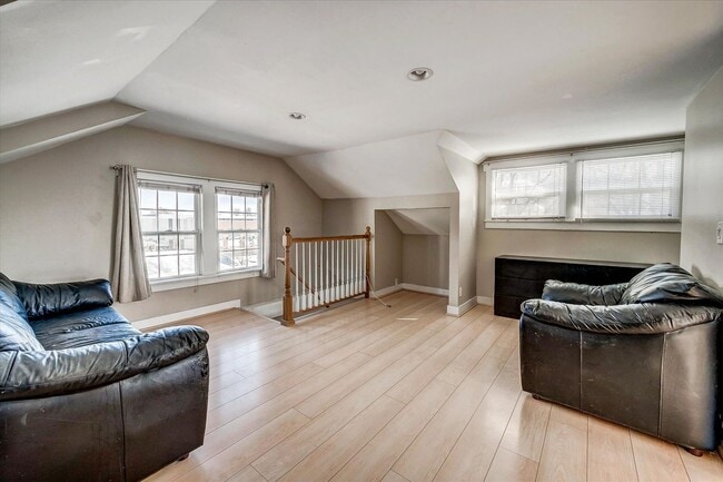 Building Photo - Monroe Duplex