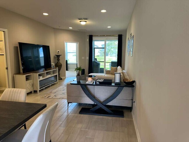 Building Photo - 754 Cherry Elm Dr