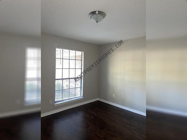 Building Photo - 9920 Prospect Loop