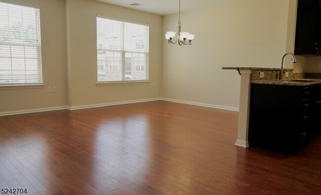 Building Photo - 604 Lopez Ln