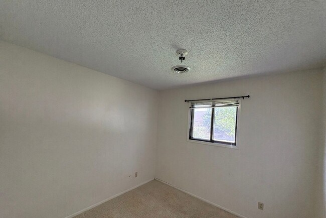 Building Photo - Charming 3-bedroom Home in Wamego close to West Elementary School