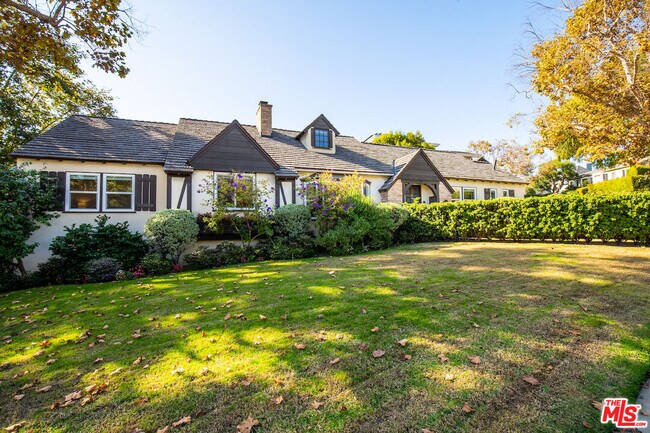 Building Photo - 2771 Club Dr