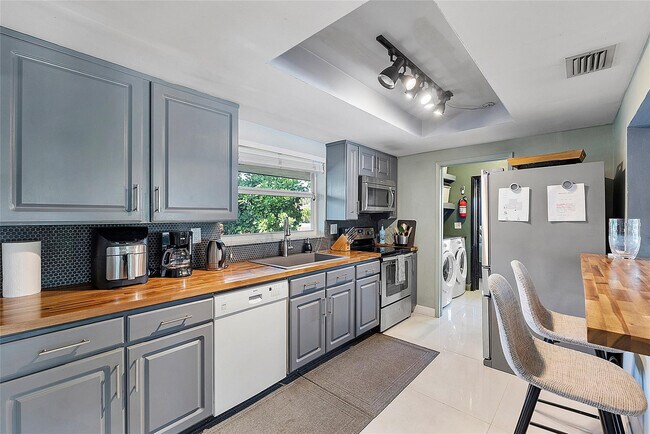 Foto del edificio - 5260 NE 17th Terrace