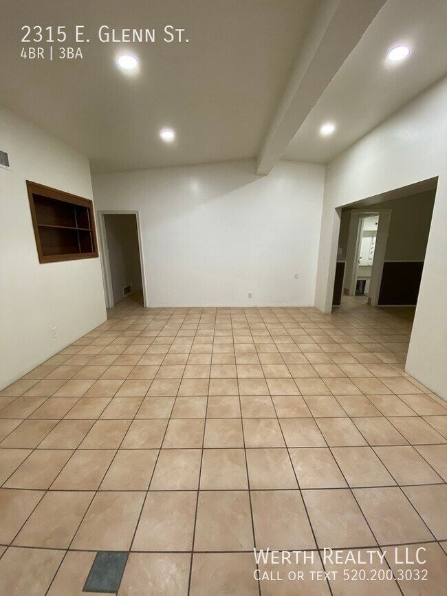 Building Photo - Large 4 Bed/ 2.5 Bath home available!